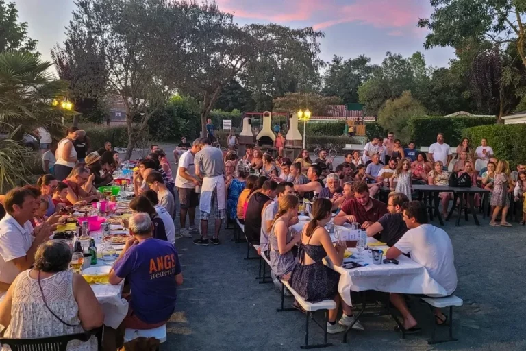 Openluchtrestaurant Camping in de buurt van Rochefort